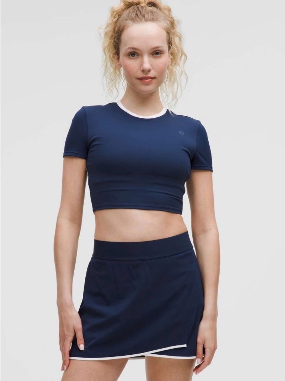 Lululemon Tight-Fit Cropped Shelf-Bra T-Shirt *Medium Support, B/C Cup